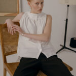EVELINE – PLEATED SLEEVELESS SHIRT