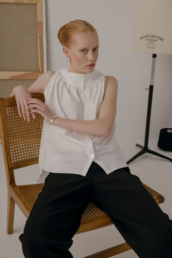 EVELINE – PLEATED SLEEVELESS SHIRT