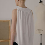 EVELINE – PLEATED SLEEVELESS SHIRT