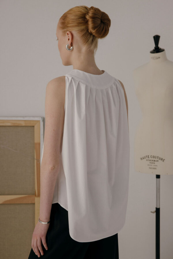 EVELINE – PLEATED SLEEVELESS SHIRT