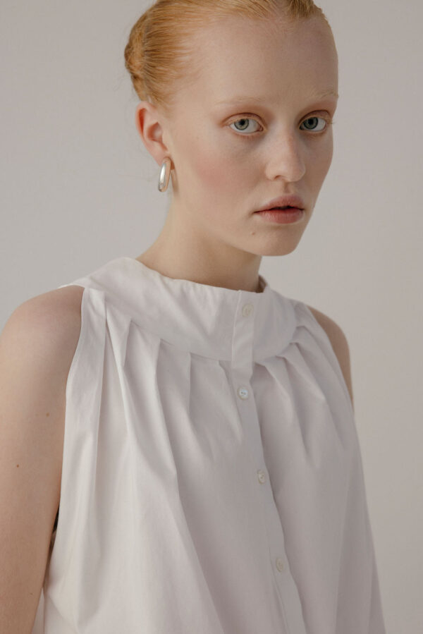 EVELINE – PLEATED SLEEVELESS SHIRT