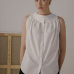 EVELINE – PLEATED SLEEVELESS SHIRT