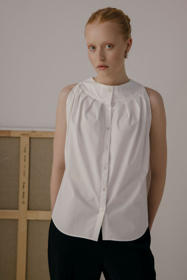 EVELINE – PLEATED SLEEVELESS SHIRT