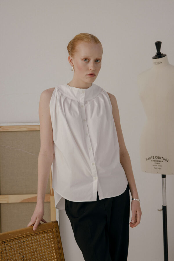 EVELINE – PLEATED SLEEVELESS SHIRT